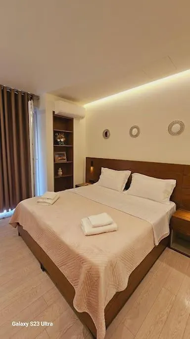 Top Center Apartment contacts